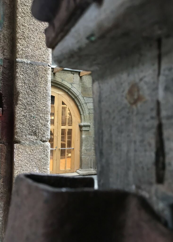 Puerta arco madera maciza